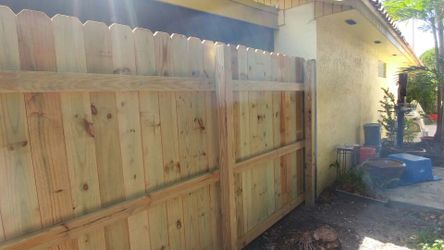 SUMMER SPECIAL. Replace your Wooden Fence before next Hurricane