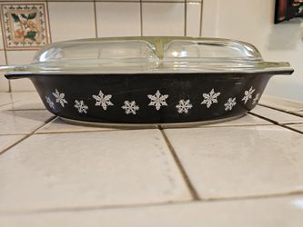 Vintage Pyrex Black & White Snowflake Oval Divided Casserole Dish 1 1/2 qt W/Lid