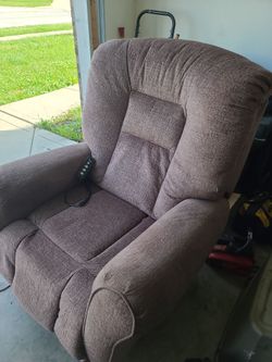 Power lift recliner