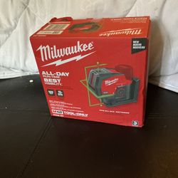 Milwaukee M-12 Green Laser Cross Line And Plumb Points (3622-20)