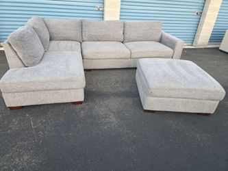 Free delivery nearby of sectional
