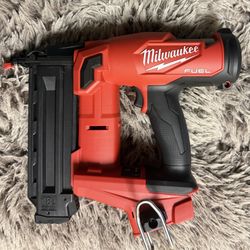 Milwaukee M18 FUEL 18-Volt Lithium-Ion Brushless Cordless Gen II 18-Gauge Brad Nailer (Tool-Only) 