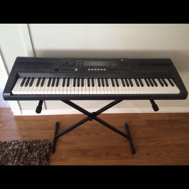 WK-110 Casio Arranger Keyboard w/ Stand
