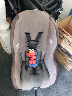 Infant /toddler carseat reclines comes w/baby elmo seat belt cover