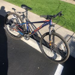 Bike GT Mountain Aluminum Really Good 27 Speed 