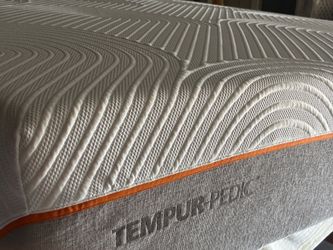 Brand new. Memory foam  king size mattress