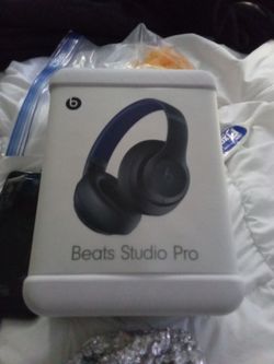 band new BEATS WIRLESS HEAD PHONES STUDIO PROS