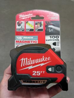 Milwaukee LED 25' measure tape