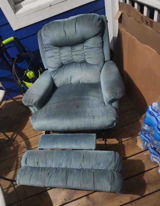 For Sale Nice reclining seats for the living room or for Porsche or the terrace
