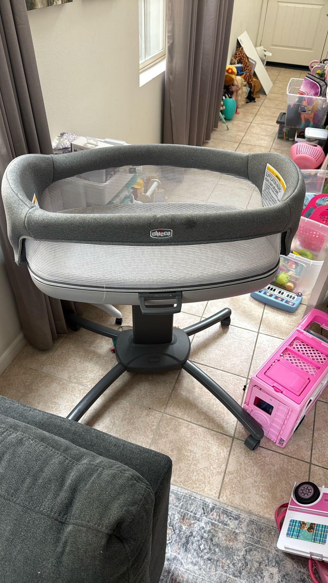 Chicco Close to You 3-in-1 Bedside Bassinet, Portable Newborn Bassinet with Wheels, Adjustable-Height Changing Table
