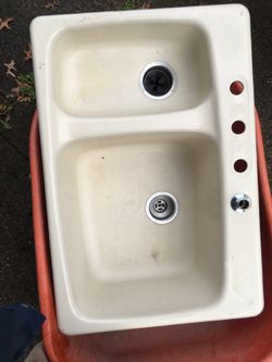 Kohler 33 “ X 22 “ X 9” Off White Used