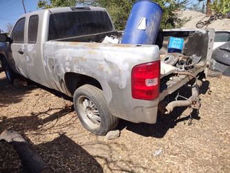 07-13 Silverado bed 6 feet 6 inches used dents look