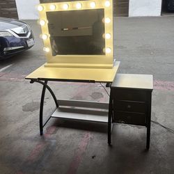 Makeup Vanity Mirror And Table