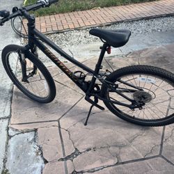 Specialized Hotrock Mountain Bike 26