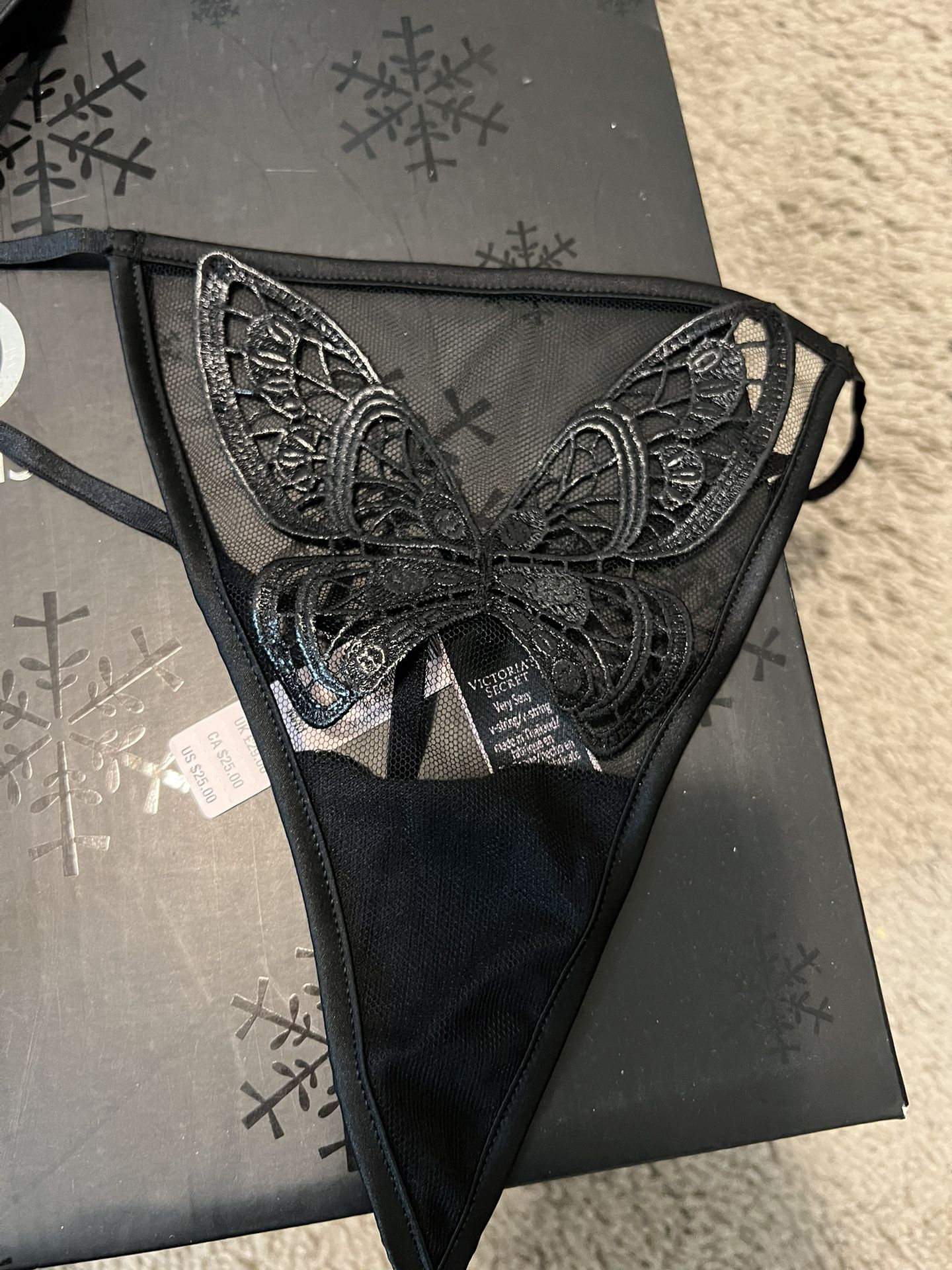 Victoria Secret-Black Butterfly Lace Thong M