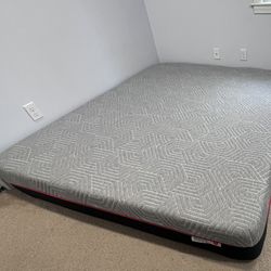 Amazon Brand – Rivet Mattress - Supportive Pressure Relief Memory Foam with Celliant Cover for Restorative Sleep, 10-Inch Height, Queen