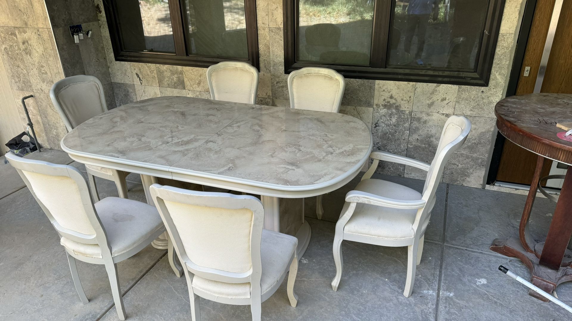 Extendable  Table And 6 Chairs 