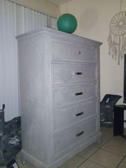 Dresser set