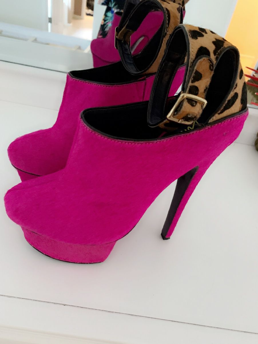 Hot pink and leopard 6 in” heels
