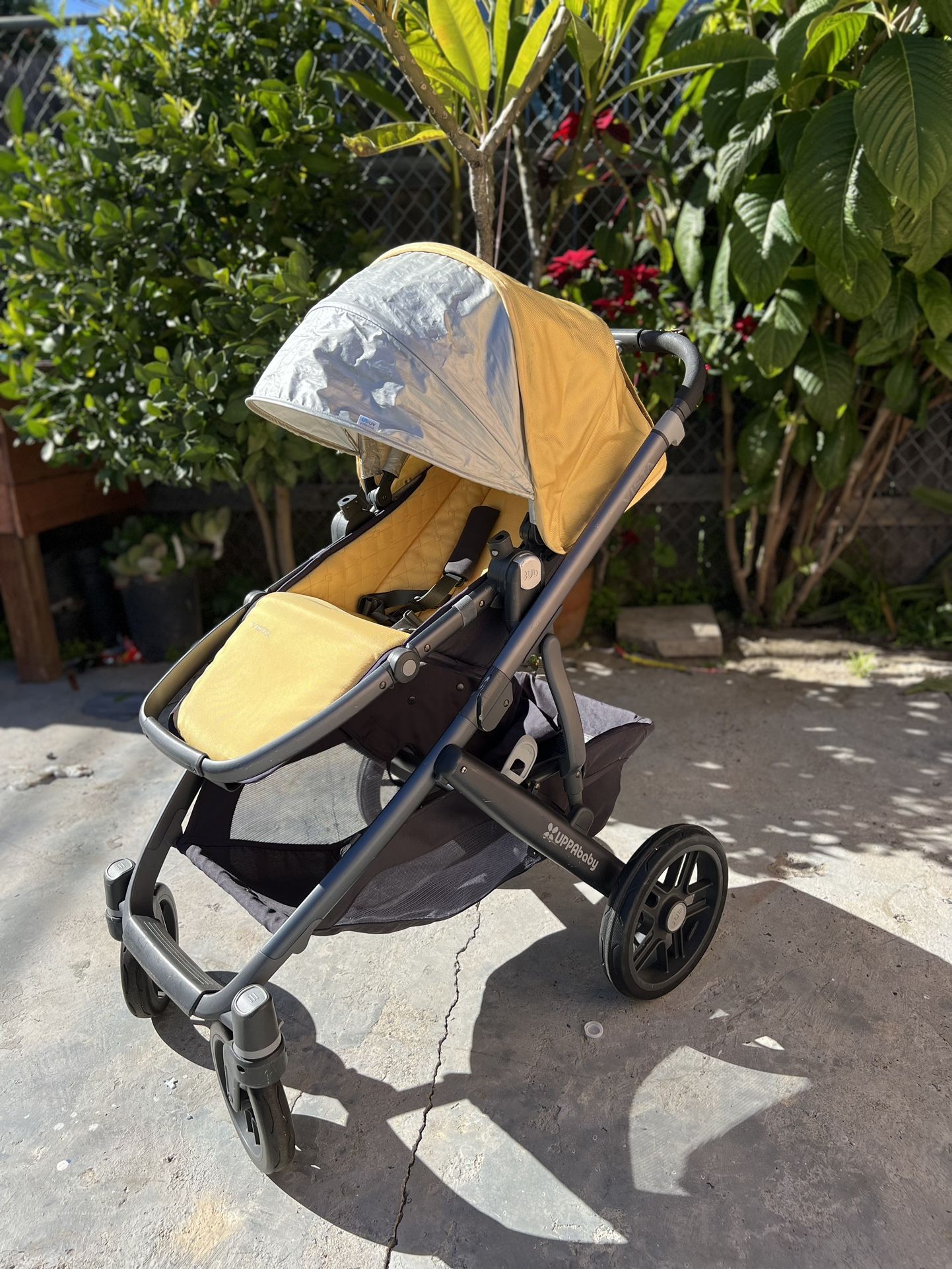 UPPABABY VISTA 2015- CARBON FRAME CONVERTIBLE STROLLER MAYA MARIGOLD YELLOW