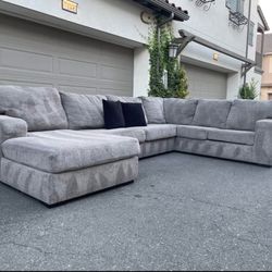 Huge Light Grey Sectional Couch Sofa From Ashley Furniture In Excellent Condition - FREE DELIVERY 🚛