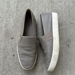 Vince Women's Blair Slip On Sneakers Loafer size 9