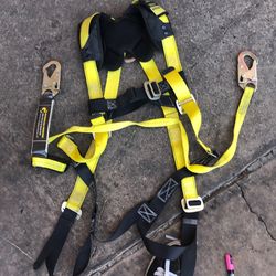 M-L / guardian fall protection harness 900lbs/6ft