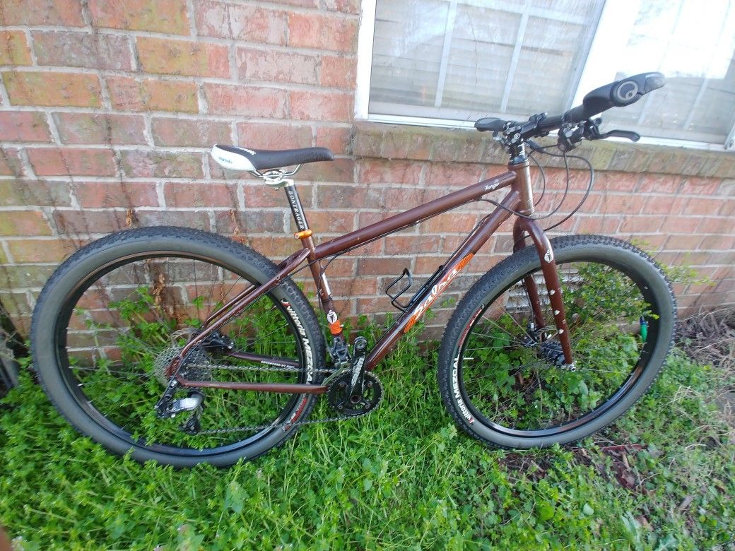 18 Inch Salsa Fargo 29er Mountain Bike