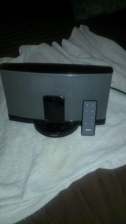 Bose speaker with remote control sound great