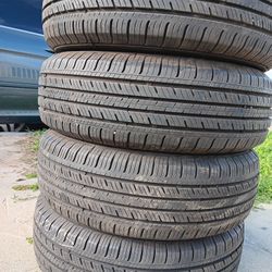 Vendo 4 Llantas Usadas 215 70 15