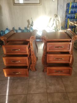 Se Venden par de Buros  3 Cajones  cada uno Medidas de Frente 24× 20× 30 pulgadas de altura   madera masisa  lijera  $120