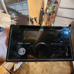 JVC KW-R940BTS Double Din CD Receiver Featuring Bluetooth