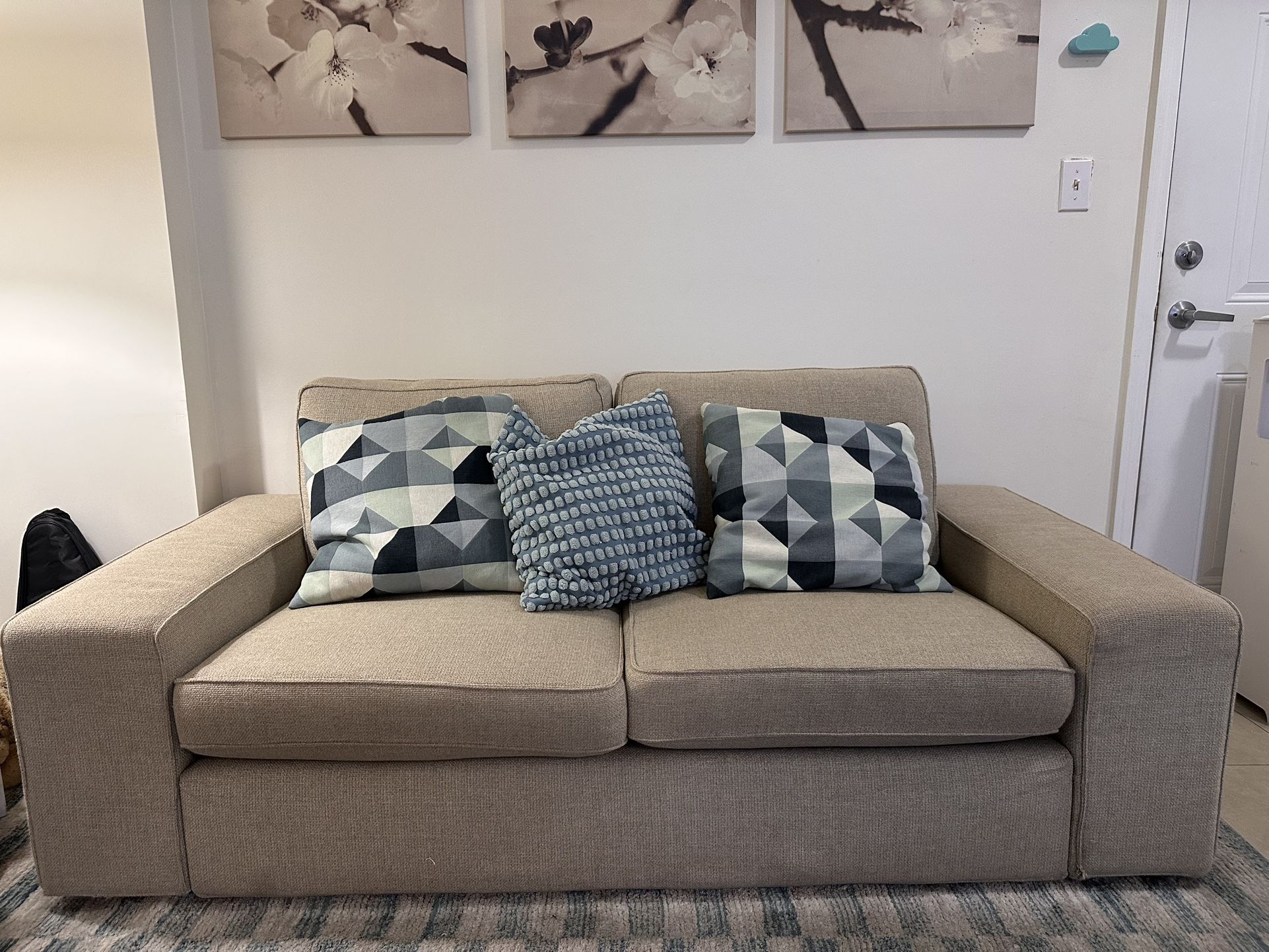 Loveseat / Sofa