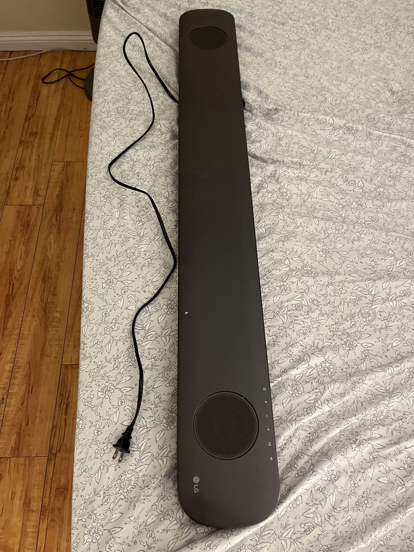 LG Sound Bar With Sound Woofer