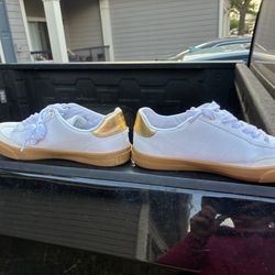 Women's white guess sneakers size 7