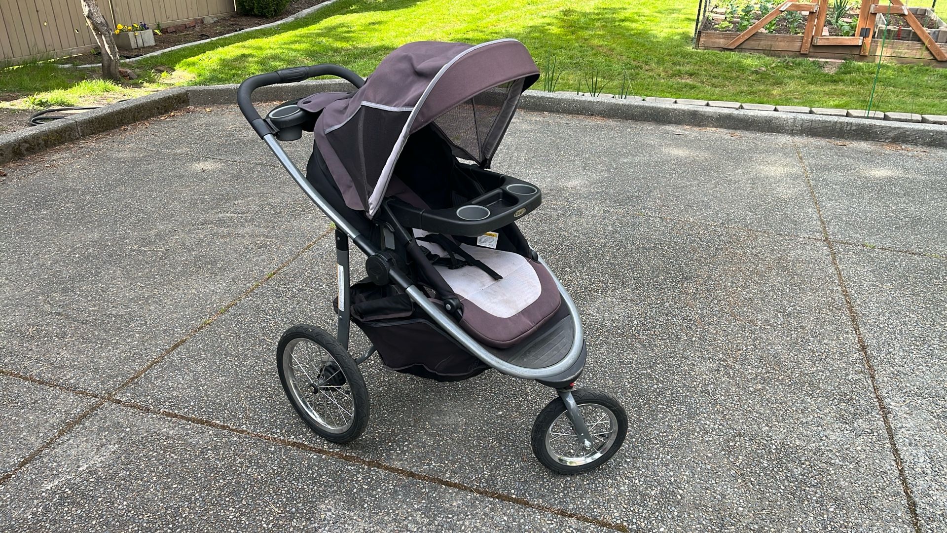 Free - Graco Jogging Stroller