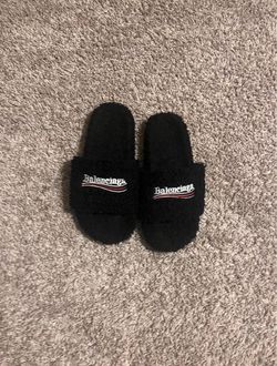 Balenciaga slides black