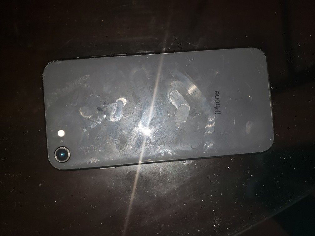 iPhone 8 Cracked Screen