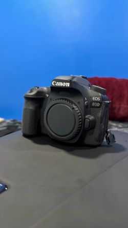 Canon EOS 80D, with battery grip and extra battery