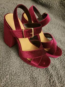Burgundy Velvet Mossimo chunky heels (size 9 1/2)