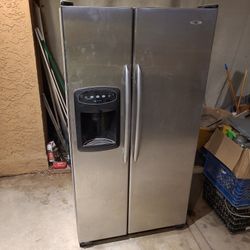 Maytag Refrigerator, 26 Cu. NEEDS WORK