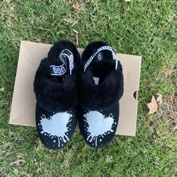 Like New Uggs Brand Cozy Sandals Size11 Women’s $40