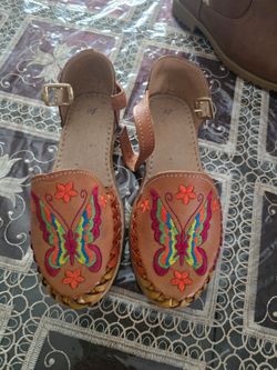 Girls sandals