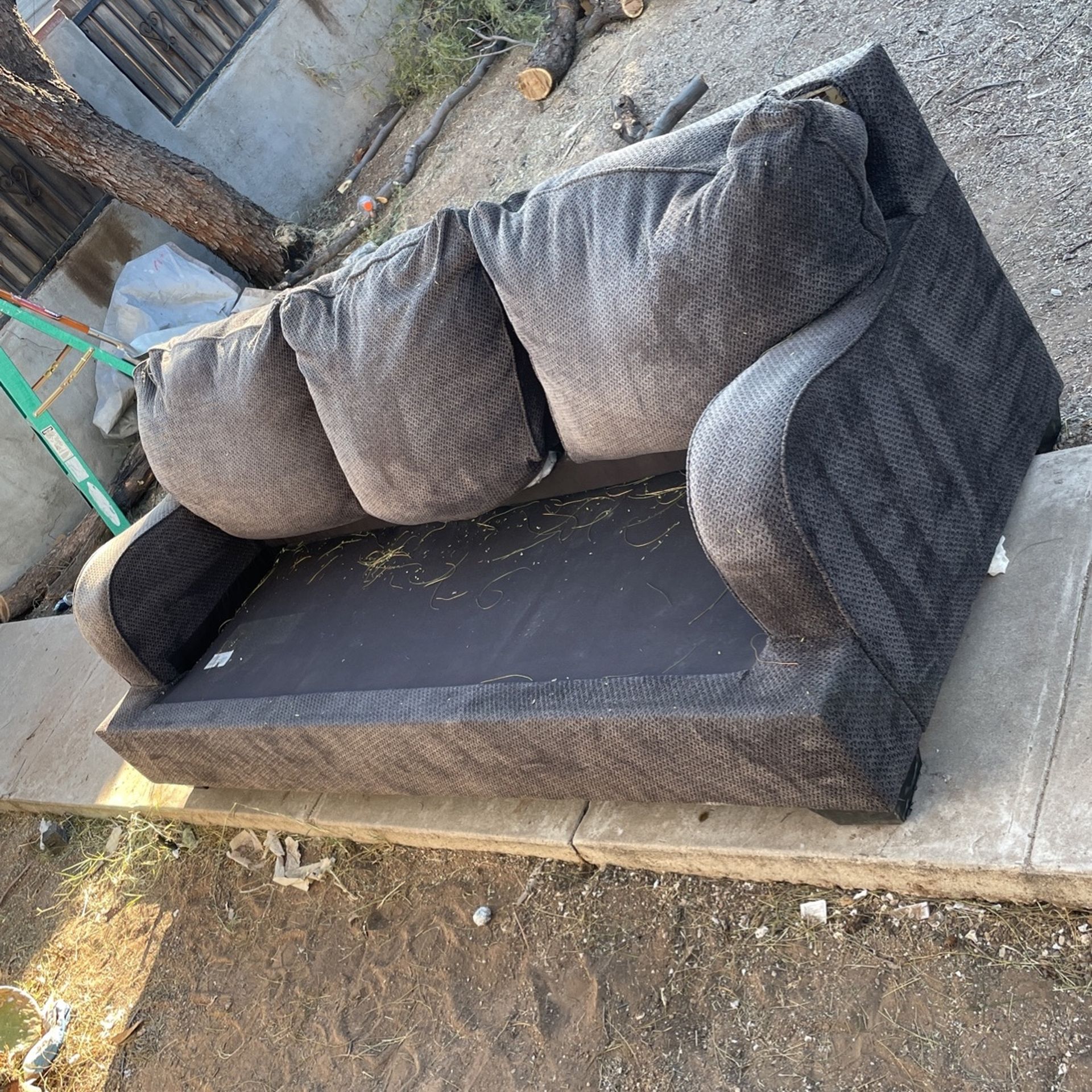 FREE SOFA COUCH Comes With Cushions 