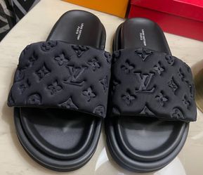 Stylish Women’s Slides