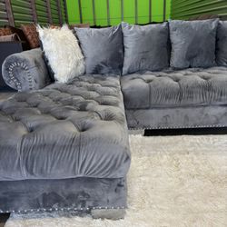 (FREE CURBSIDE DELIVERY) Like New Small Sectional Sofa Couch