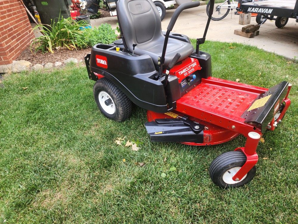 Toro Timecutter SS 3225 Zero Turn Mower for Sale in Medinah IL