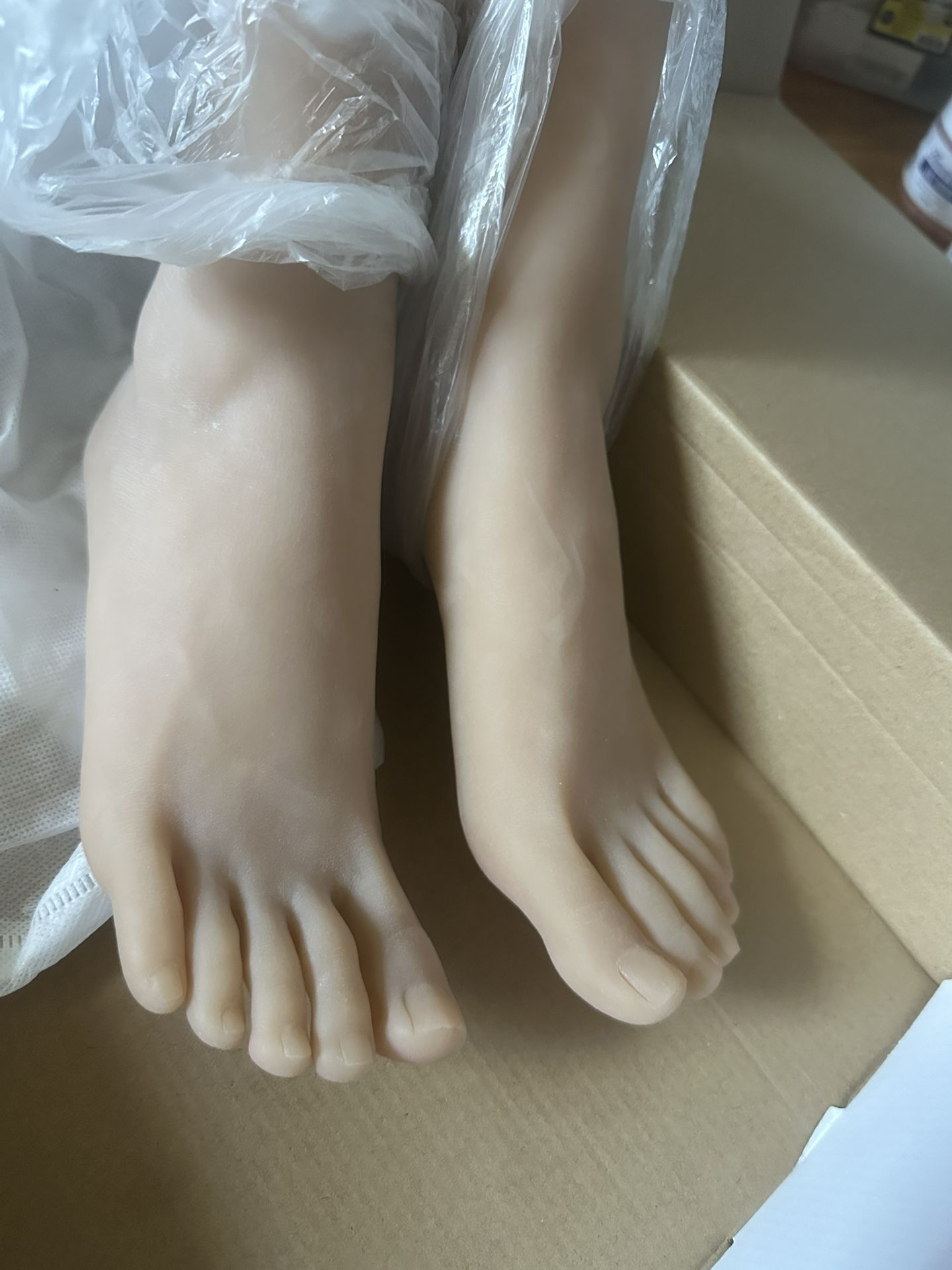 1 Pair of Silicone Feet Female Model feet can Display Jewelry Sandals Shoes Socks New