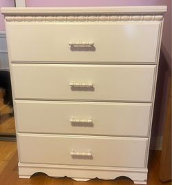 White small 4-drawer dresser (Offers welcomed)