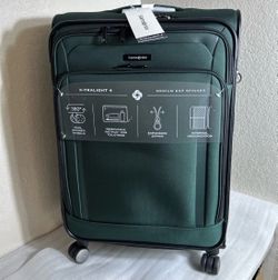 Samsonite X-Tralight 4 Medium Exp Spinner Luggage new with tags